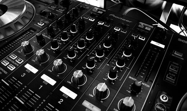Müzik Yaşamdır, Radyonun Tam Adı RadyoYaşam Müzik Yaşamdır, Radyonun Tam Adı RadyoYaşam